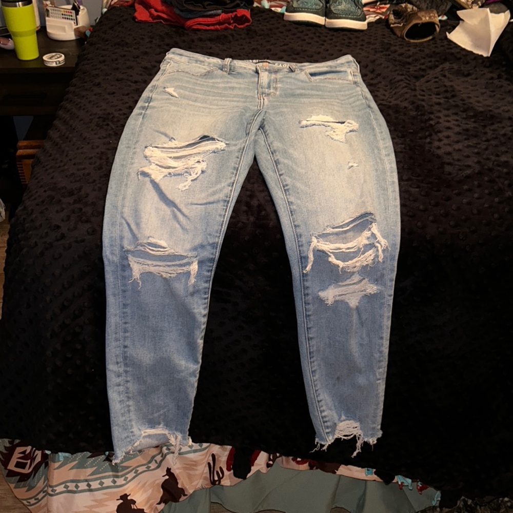 American Eagle high wasted ripped jeans